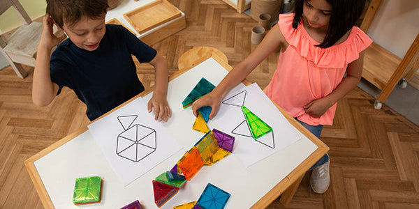 Estimulación del habla y habilidades sociales a través del juego colaborativo con bloques magnéticos