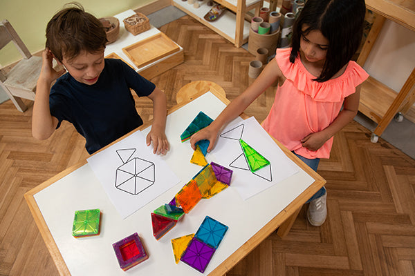 Estimulación del habla y habilidades sociales a través del juego colaborativo con bloques magnéticos