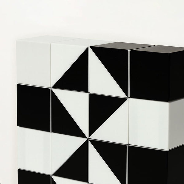 Cube IT Black and White 16